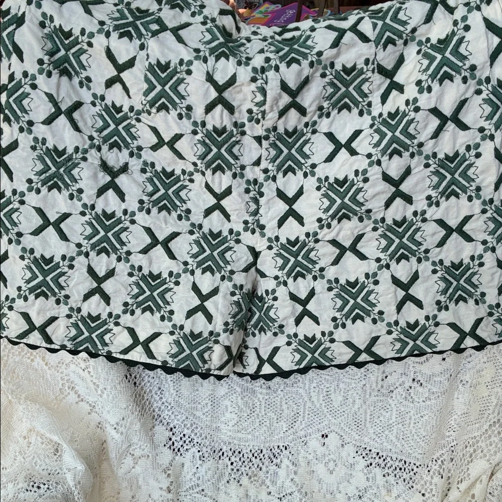 Zara White Shorts with Green Geometric Print - Picture 2 of 4
